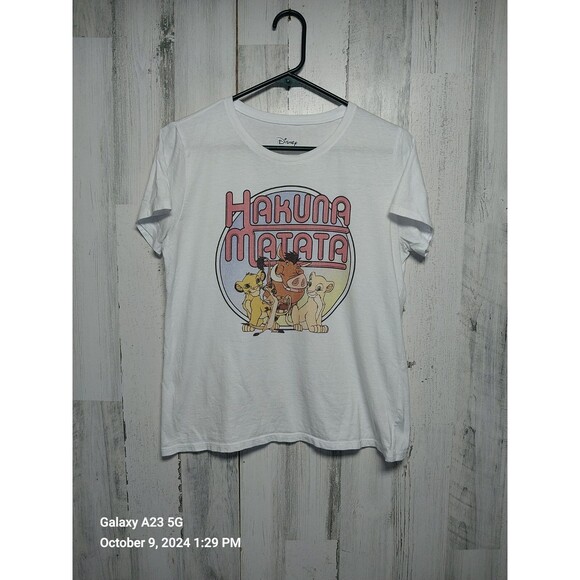 Disney Women's Medium White Lion King Hakuna Matata Tee - Picture 1 of 5